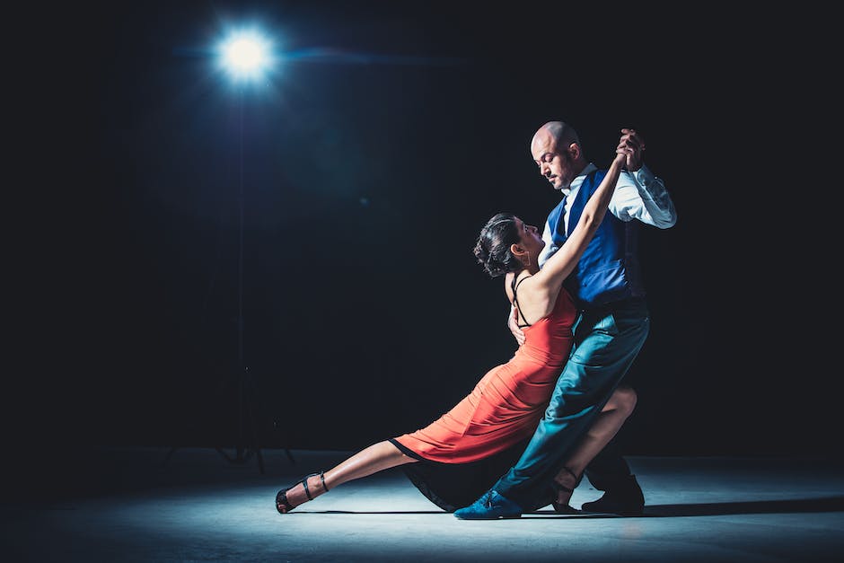 Kurs tańca towarzyskiego dla początkujących – jak rozpocząć przygodę z tańcem w parze