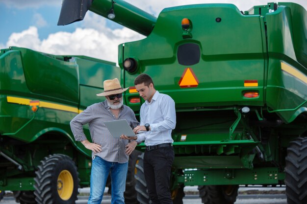 Jak poprawić komfort pracy w maszynach rolniczych – znaczenie odpowiedniego wyposażenia